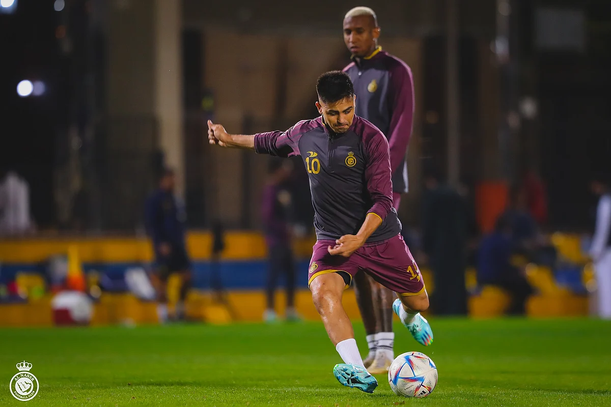 بمناورة على كامل الملعب .. النصر يكمل جاهزيته لمواجهة الرائد