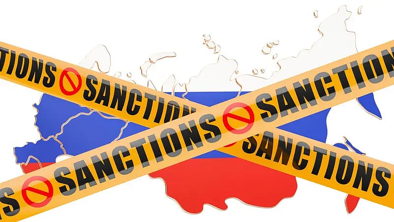 ضربات عسكرية وتقنية وإعلامية.. عقوبات جديدة على 200 فرد وكيان روسي