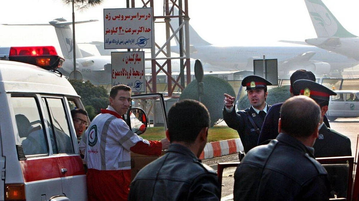 قتيل و30 جريحًا في اصطدام حافلتين في مطار طهران
