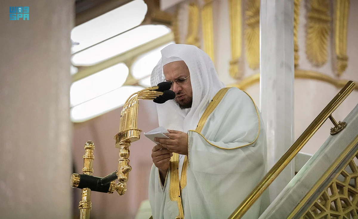 إمام وخطيب المسجد النبوي عبدالمحسن بن محمد القاسم