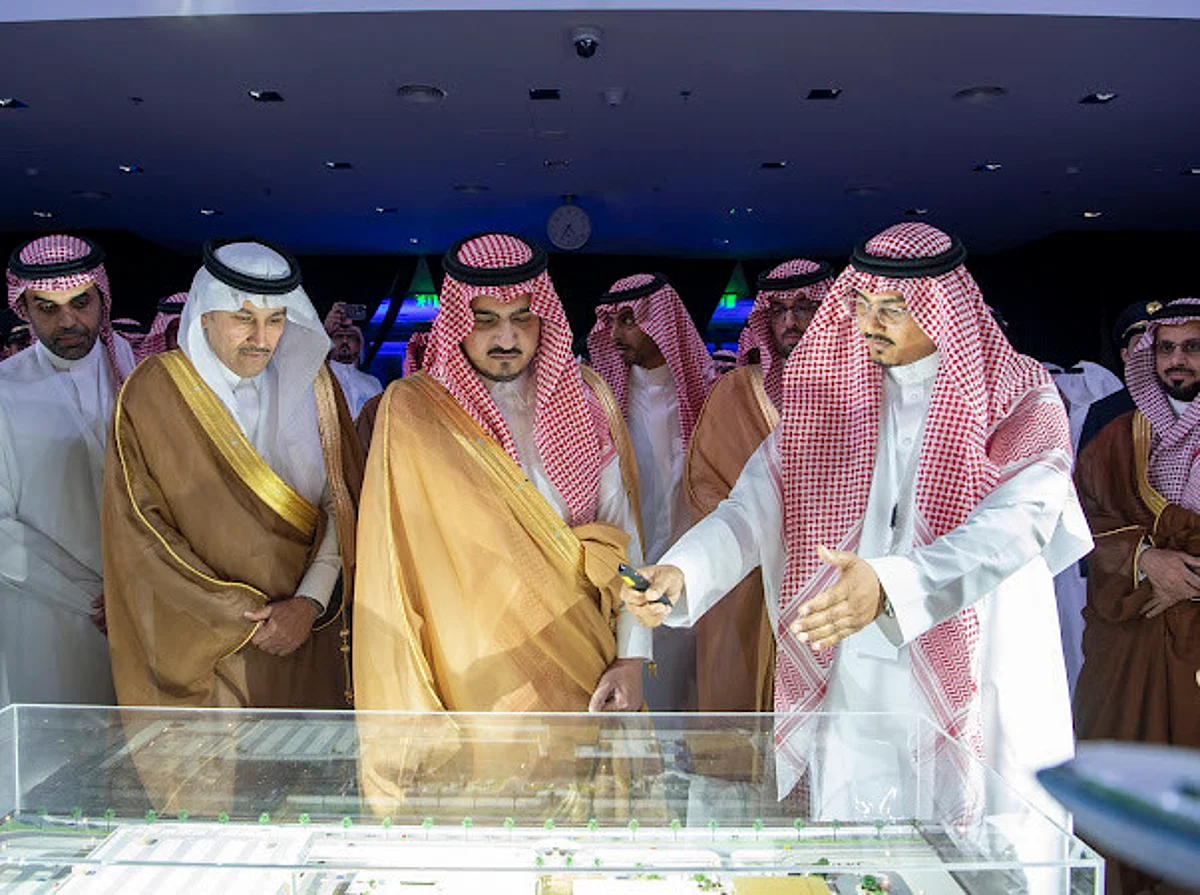 "نائب أمير مكة" يدشّن مبنى "عمليات السعودية" الجديد بمطار جدة بحضور وزير النقل