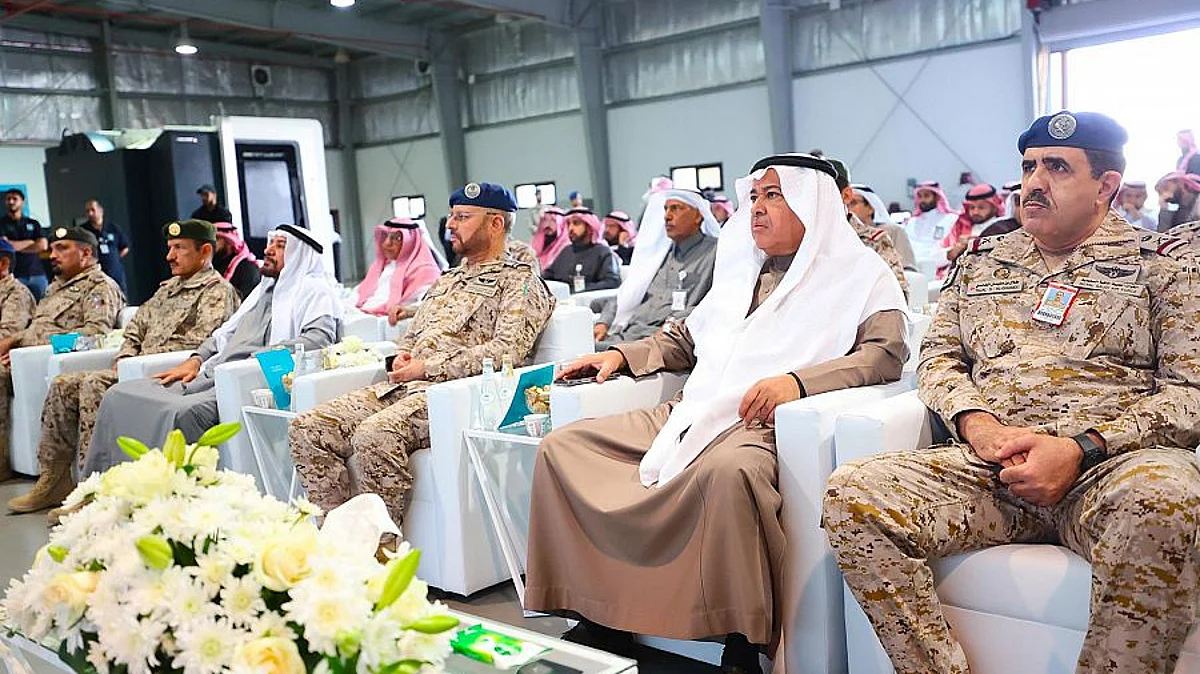 الفريق أول الركن فياض بن حامد الرويلي يدشن المختبر