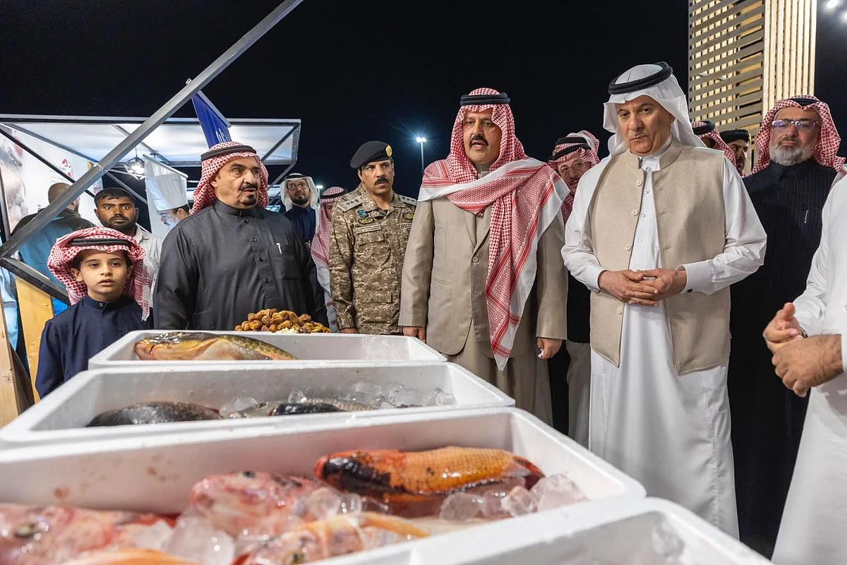 شاهد من حائل.. "مهرجان مأكولات الاستزراع السمكي" يسدل ستاره بتكريم