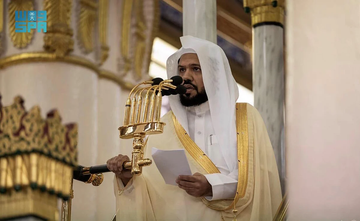إمام وخطيب المسجد النبوي أحمد الحذيفي
