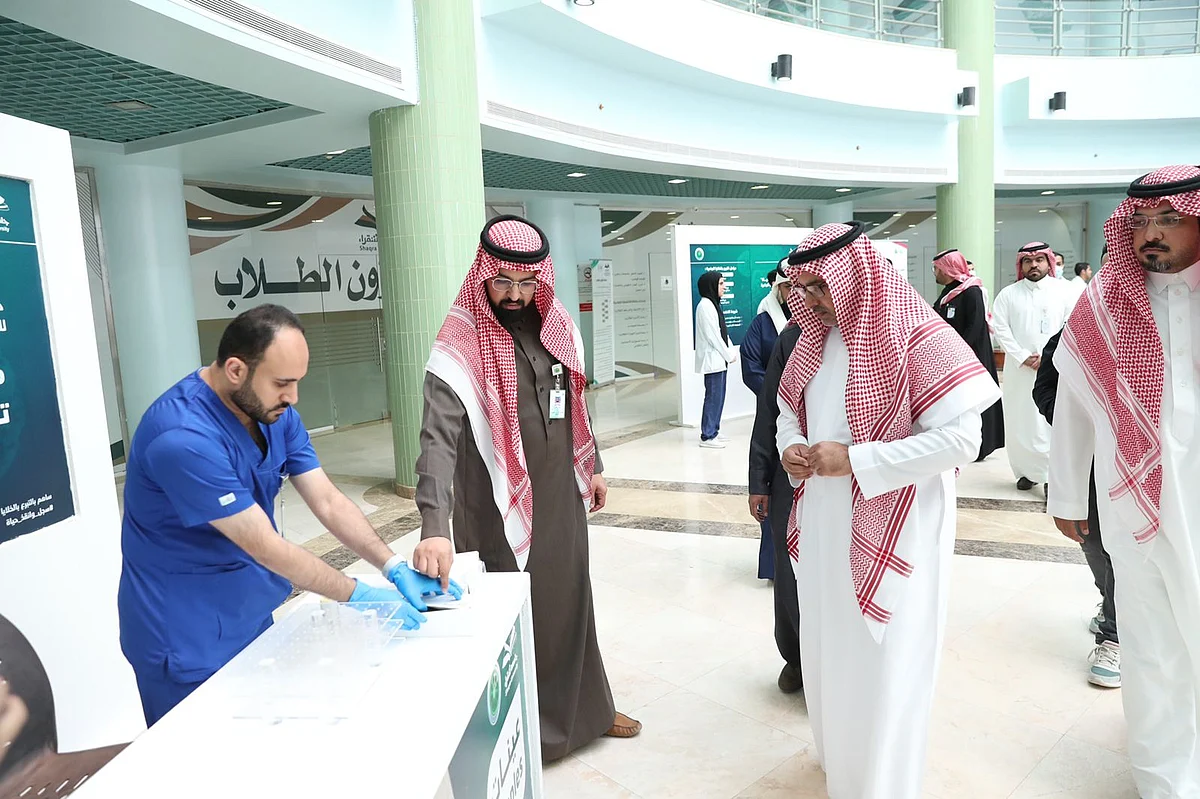 جانب من فعاليات حملة "سجل وأنقذ حياة"