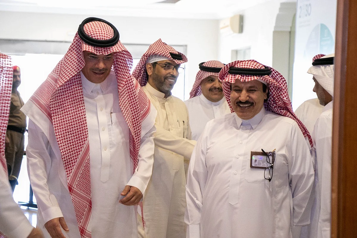 محافظ رابغ يلتقي مدير بيئة مكة ويبحث معه احتياجات الأهالي