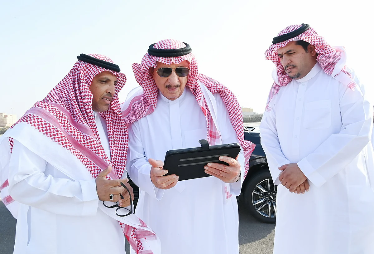 أمير جازان يقف ميدانياً على المواقع التابعة لأمانة المنطقة