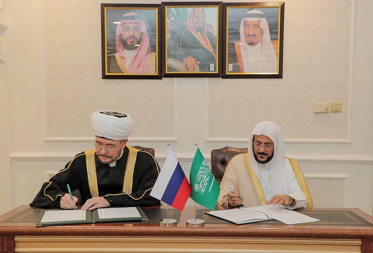 "آل الشيخ" يوقّع البرنامج التنفيذي في المجالات الإسلامية مع رئيس الإدارة الدينية لمسلمي روسيا
