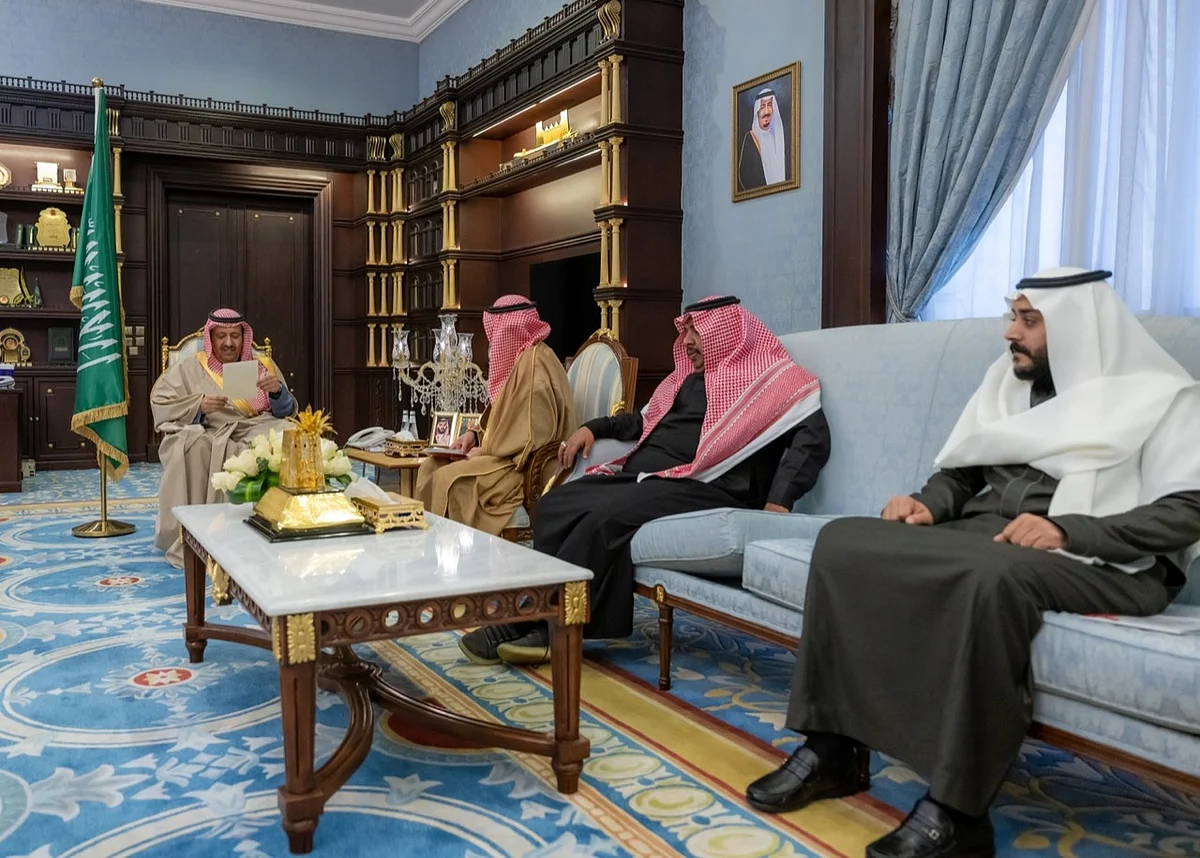 أمير الباحة يتسلّم التقرير السنوي لفرع هيئة الهلال الأحمر بالمنطقة