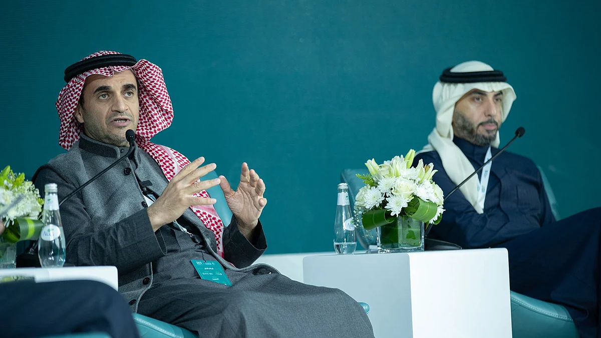 رئيس الشباب خالد البلطان خلال ملتقى فرص