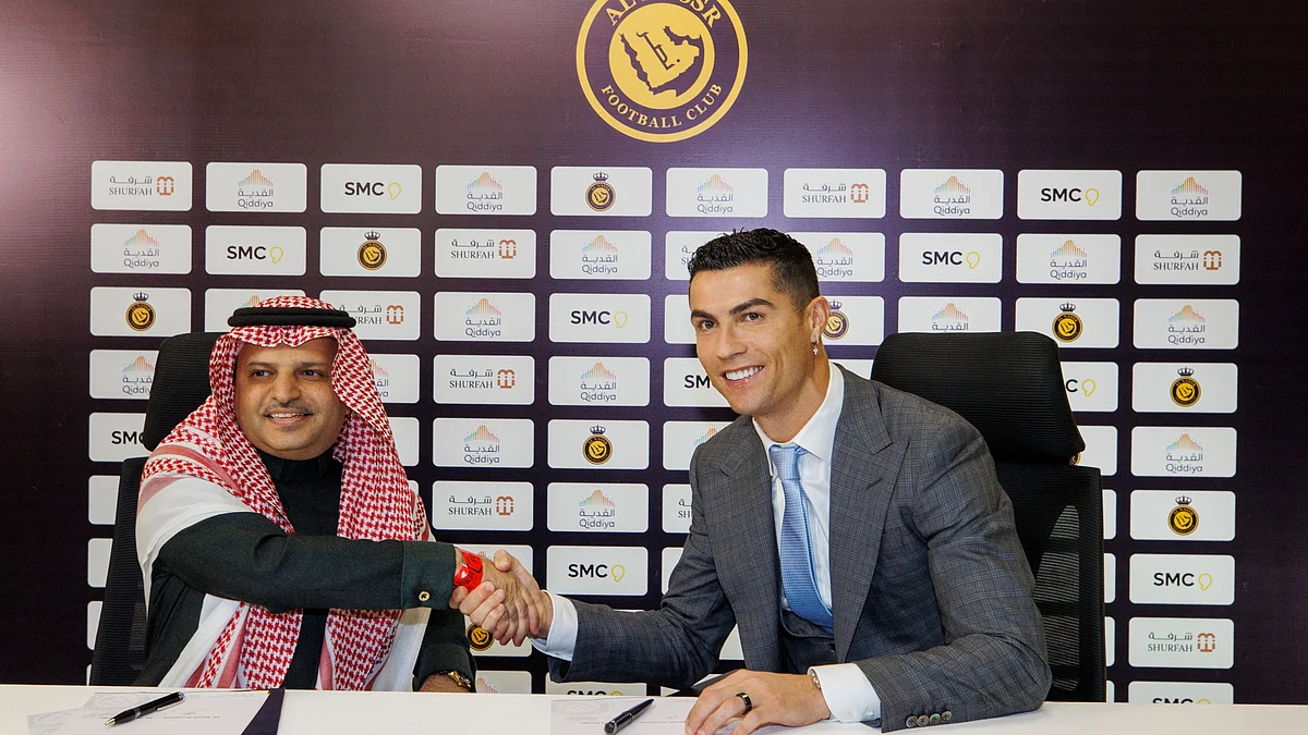 كريستيانو رونالدو ورئيس نادي النصر مسلي آل معمر