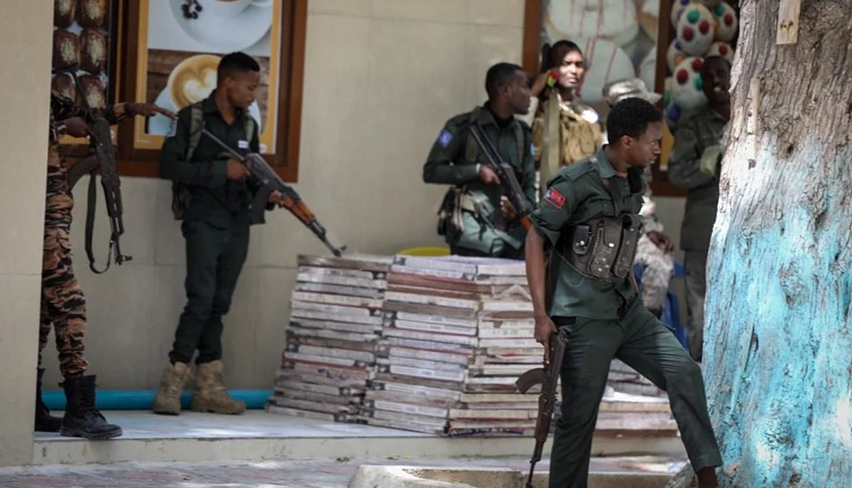 مقديشو.. انفجار وإطلاق نار في هجوم مستمر على مقر رئاسة البلدية