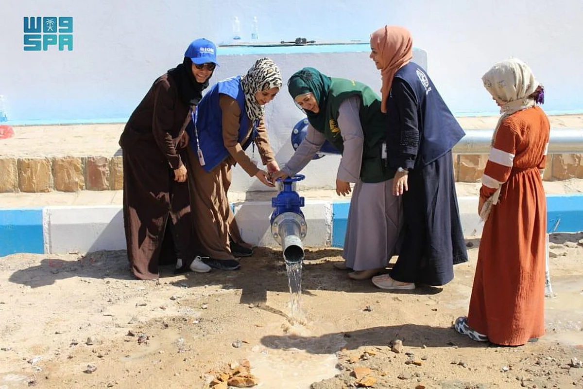 "إغاثي الملك سلمان" يدشن مشروع إمداد المياه النقية في مخيمات النازحين بمأرب