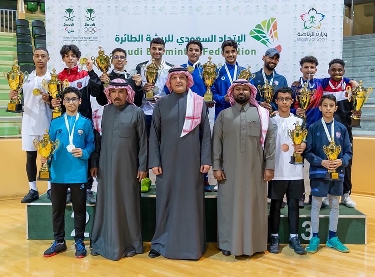 بمشاركة 32 لاعبًا مثّلوا 13 ناديًا.. "المقرن" يتوج أبطال النخبة للريشة الطائرة