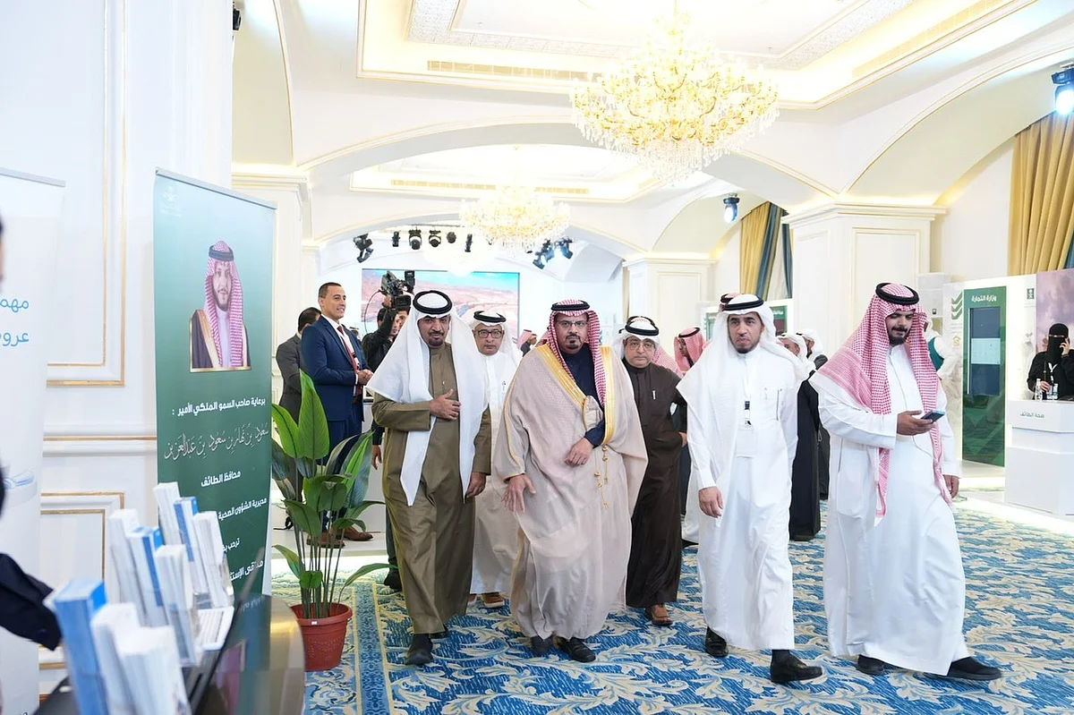 سعود بن نهار يفتتح الملتقى الاستثماري الصحي في الطائف