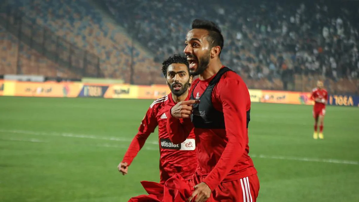 فرحة محمود كهربا لاعب الأهلي المصري بتسجيله هدف في مرمى الزمالك