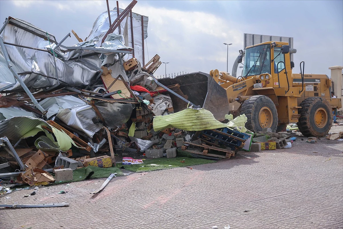 إزالة البسطات العشوائية المخالفة للخضار والفواكه بحوية الطائف
