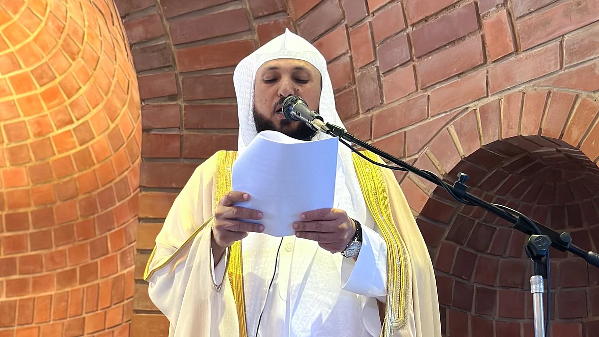 إمام وخطيب المسجد الحرام الشيخ الدكتور ماهر بن حمد المعيقلي