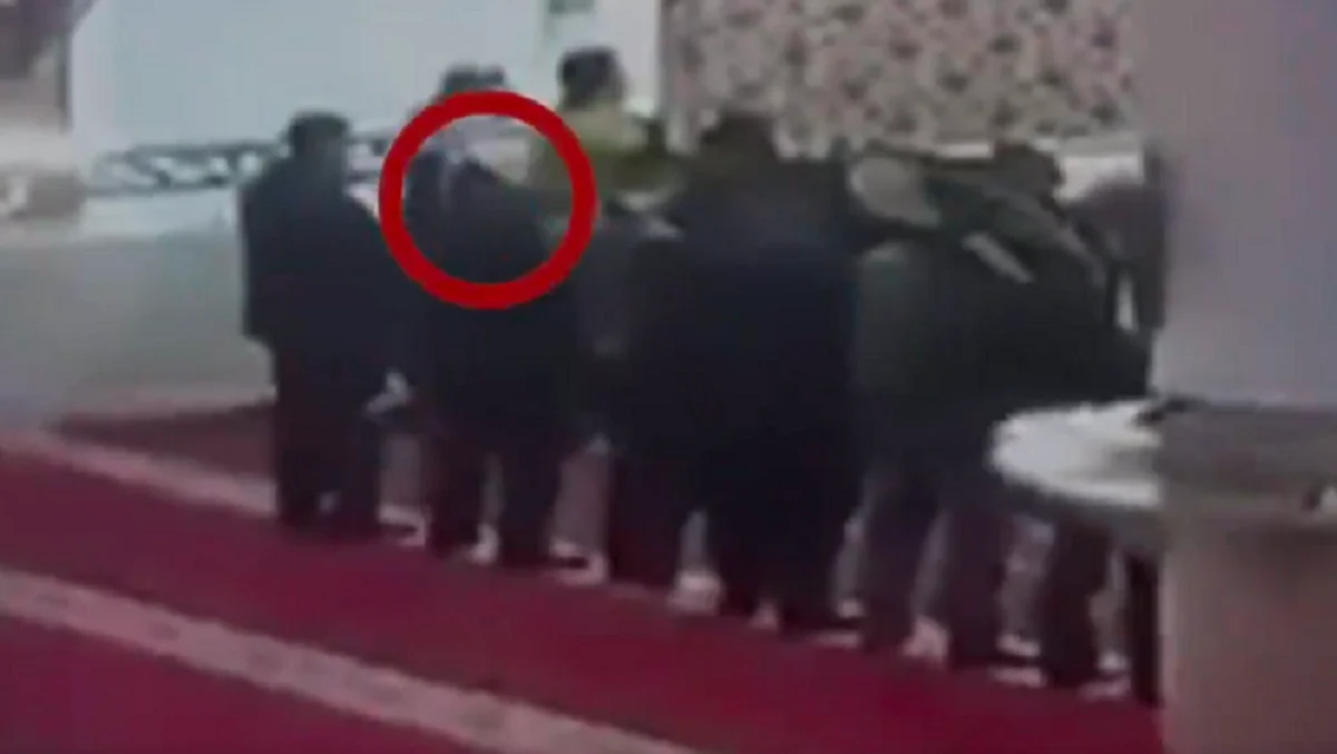 بالفيديو.. لحظة وفاة أردني أثناء الصلاة في المسجد
