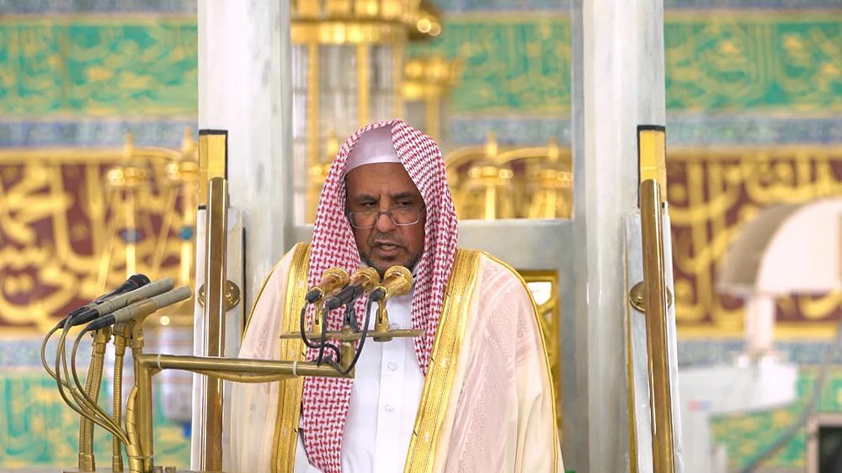 إمام وخطيب المسجد النبوي الشريف حسين بن عبدالعزيز آل الشيخ