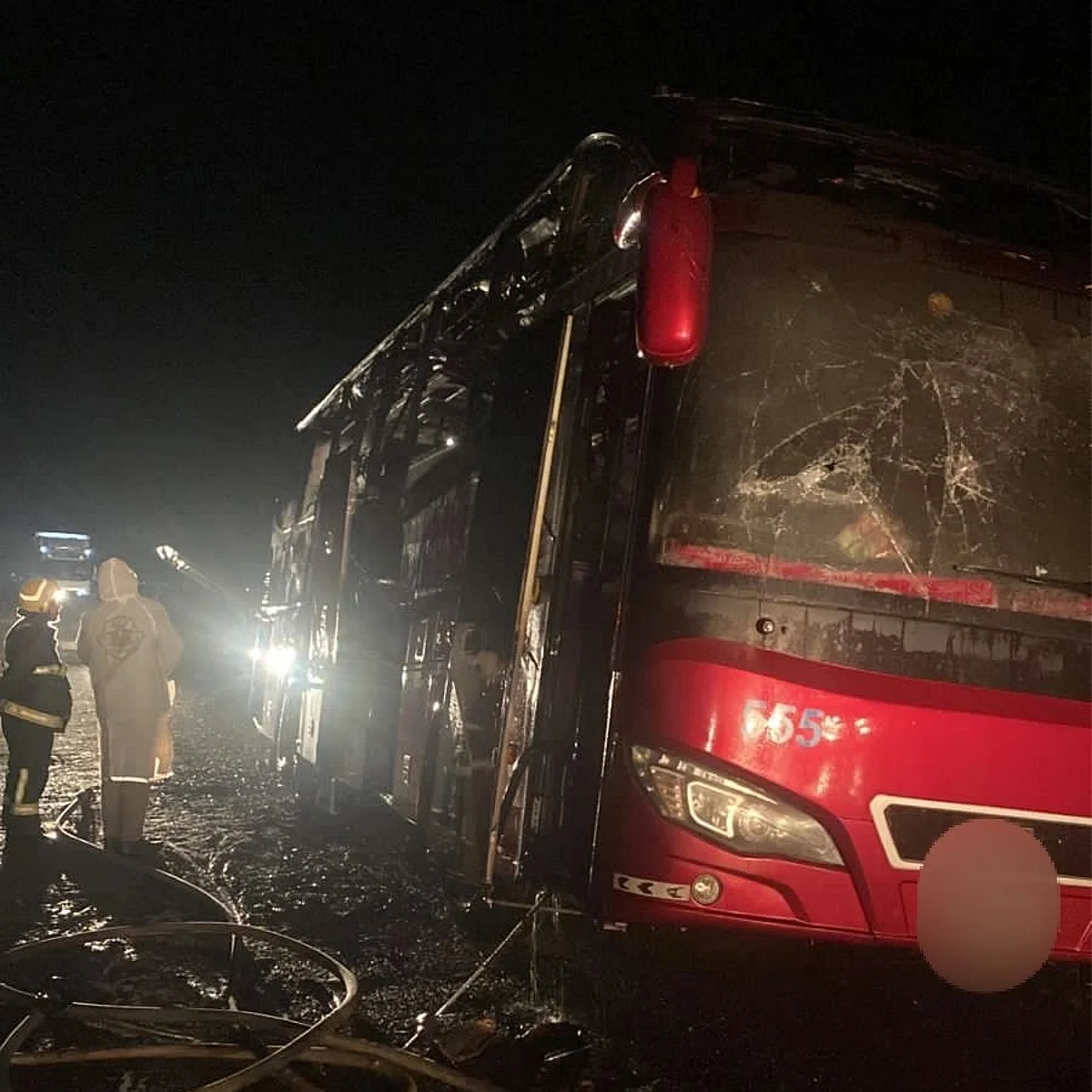 عفيف.. إخماد حريق شب في حافلة تقل 40 مسافراً.. ولا إصابات