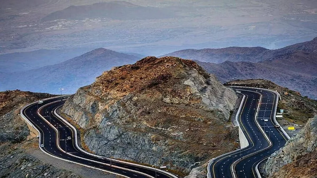 إغلاق طريق الهدا في الطائف بالاتجاهين