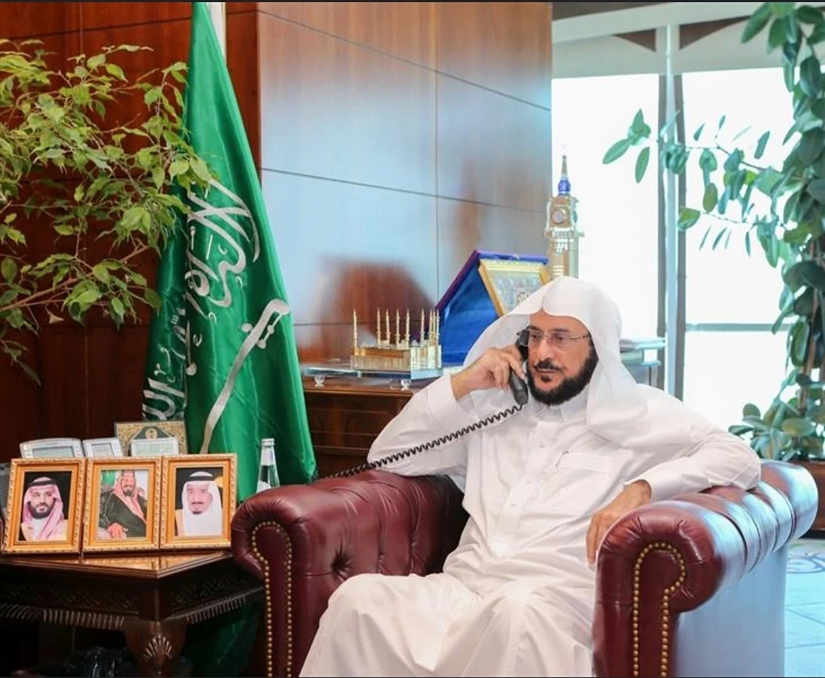 وزير "الشؤون الإسلامية" يعزي والد "الشيخ جابر البسيسي" وأشقاءه