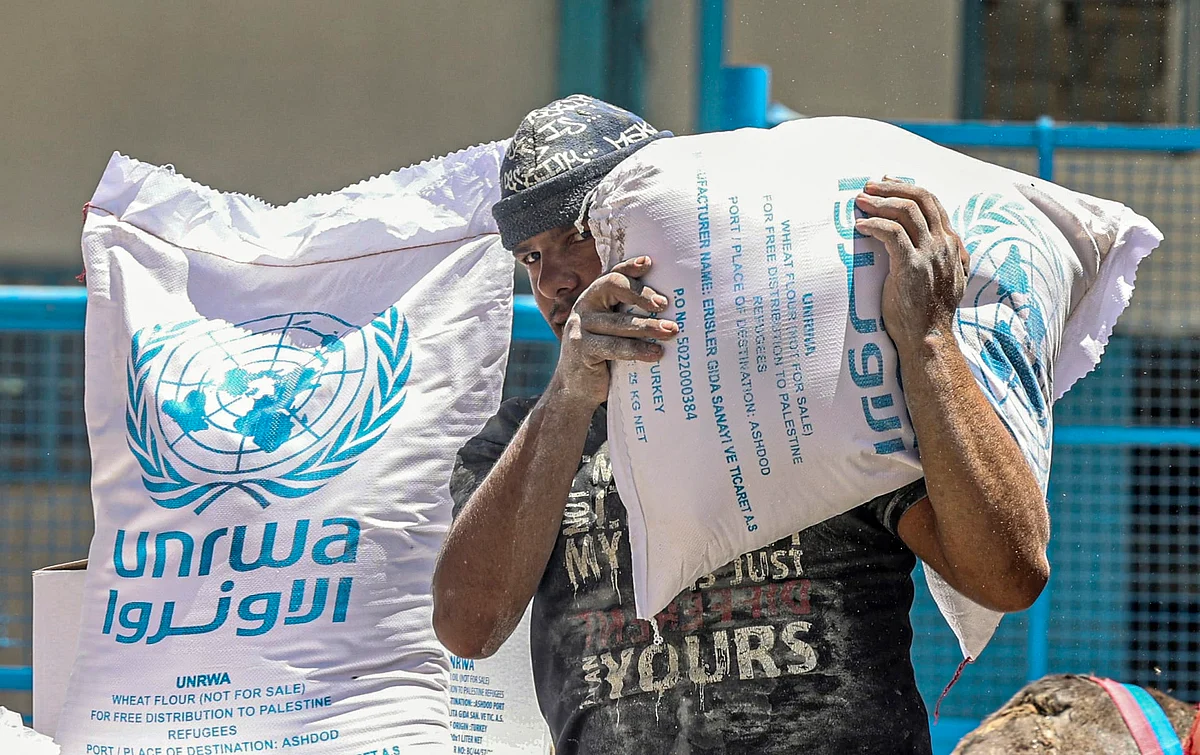 حذرت من ارتفاع التكاليف.. "الأونروا" تحتاج 1.6 مليار دولار للقيام بمهامها تجاه الفلسطينيين