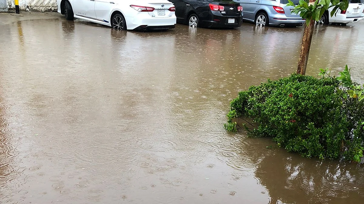 سكان حي الأمير فواز الجنوبي 2 يطالبون بسرعة التحرك لتعبيد الشوارع المهترئة
