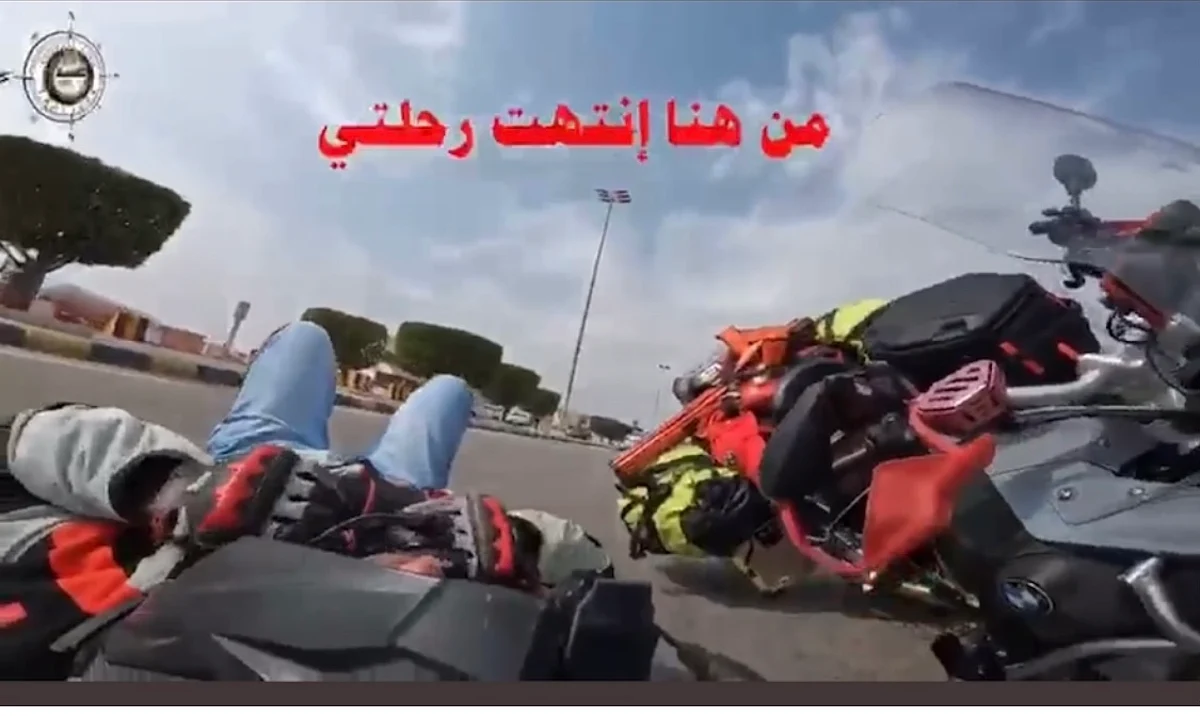 "هنا انتهت رحلتي".. شاهد.. رحال إماراتي يوثّق حادث سير تعرّض له في منفذ الخفجي