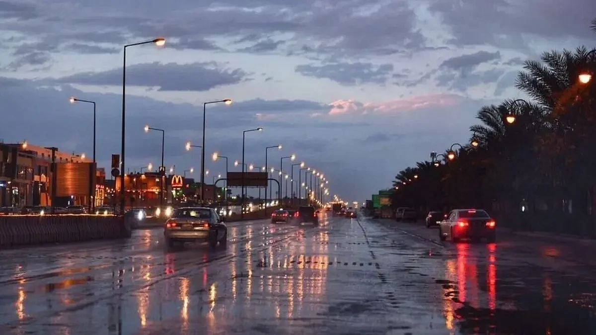 أمطار متوسطة إلى غزيرة على منطقة الرياض.. الدفاع المدني يطالب الجميع إلى أخذ الحيطة