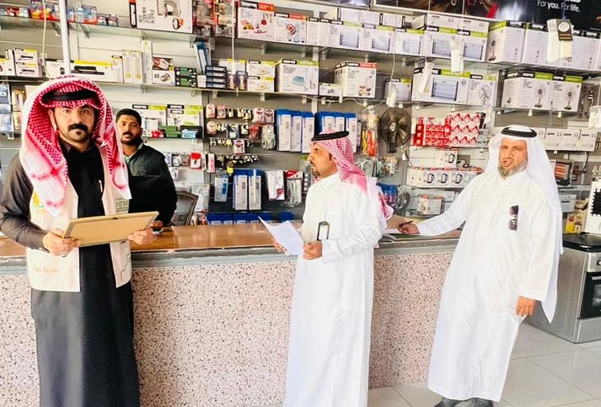 لجنة التوطين بمنطقة نجران تتابع أعمالها في منافذ البيع ضمن نشاط التشييد والبناء