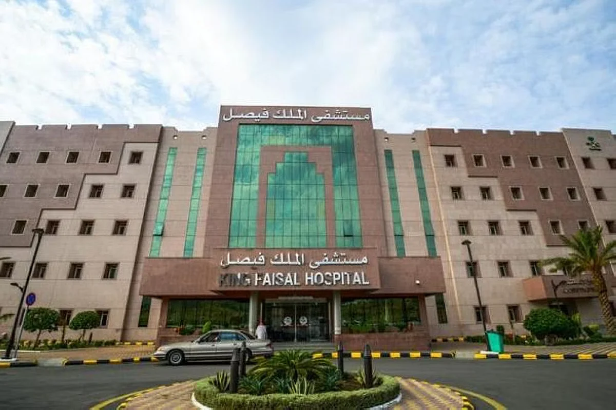 سقط من ارتفاع.. تدخل عاجل ينقذ حياة شاب بالطائف من شلل رباعي