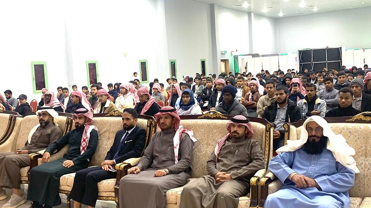 جانب من حضور المعرض التثقيفي