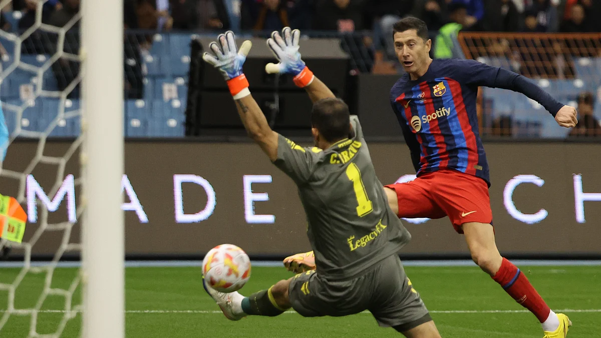 السوبر الإسباني بالرياض.. برشلونة يسقط "بيتيس" ويواجه ريال مدريد في النهائي