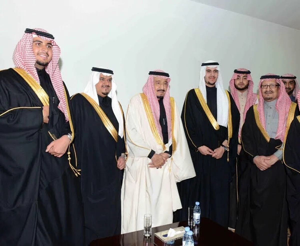 خادم الحرمين الشريفين يشرِّف حفل زواج الأمير "فهد بن عبدالرحمن"