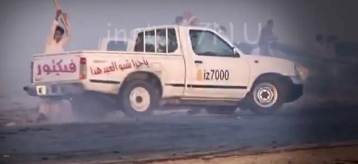 بالفيديو.. "درباوي" يصيب متجمهراً أثناء ممارسته التفحيط في حفر الباطن