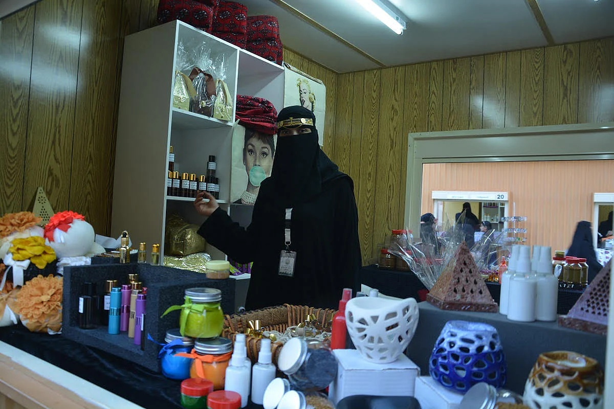 شاهد.. الأُسر المنتجة تشارك بمشاريعها ونشاطاتها المتنوعة في "الجنادرية 31"