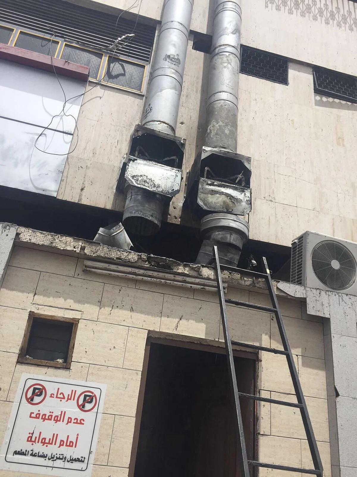 احتراق مدخنة مطعم يُخلي سكان عمارة في الطائف