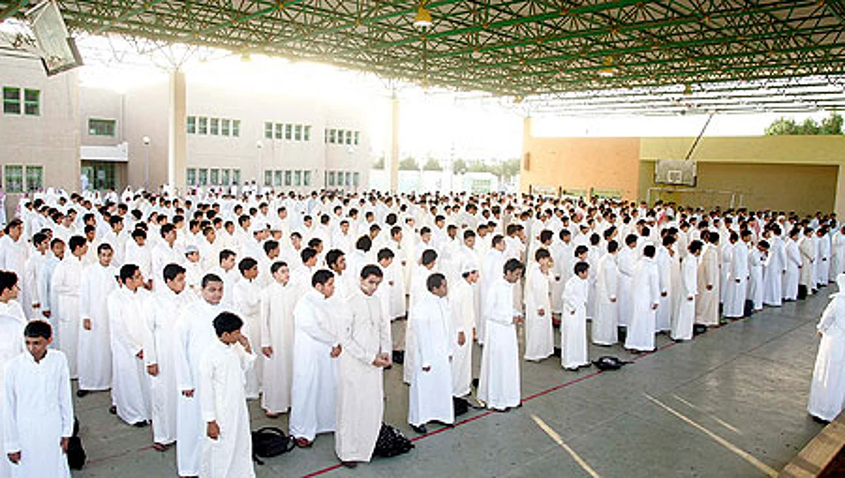 العام الدراسي الجديد بعيون المعلمين والطلاب: تفاؤل بحصص النشاط و"بدنية البنات".. وعدم رضا عن "الساعة الزائدة".. ومخاوف من التطبيق