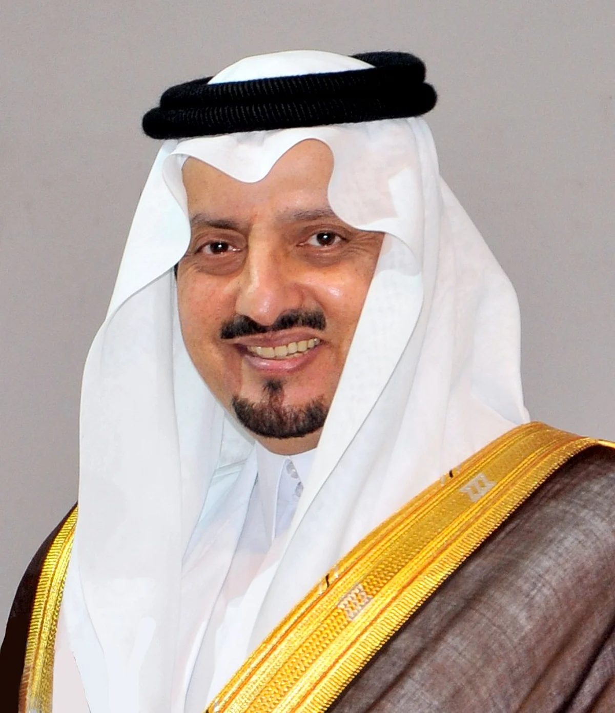 أمير عسير يوجه بمنع عضو الإفتاء "الحجري" من الإمامة والخطابة لإثارته الرأي العام