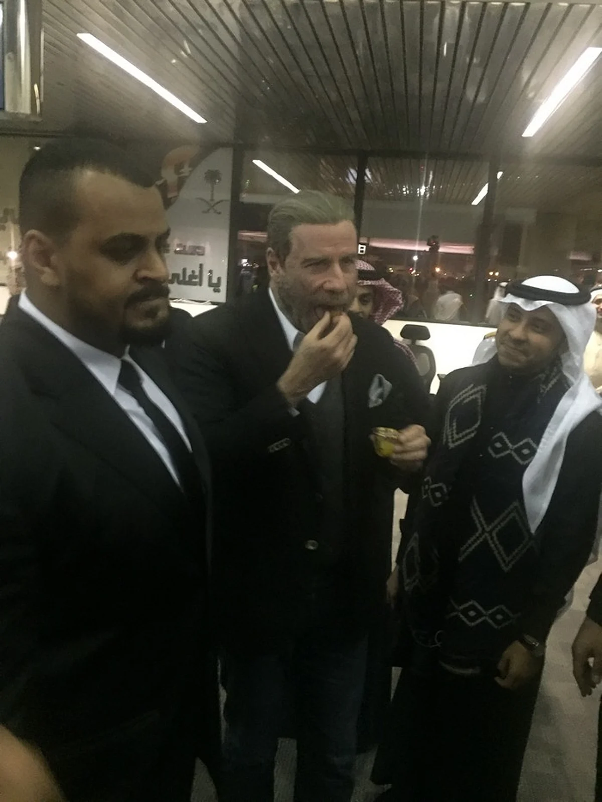 النجم الهوليوودي "جون ترافولتا" يصل الرياض ويلتقي جمهوره في جلسة مفتوحة
