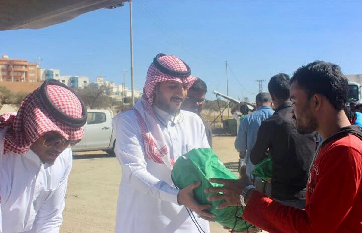 فريق "نبضات" يوزّع 400 كسوة شتوية في الطائف