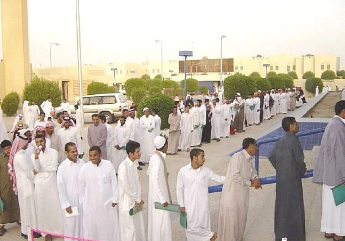 التوطين و"الإحلال" تخلقان وظائف جديدة.. ورفع تكلفة "الأجنبي" يقلّص بطالة السعودي