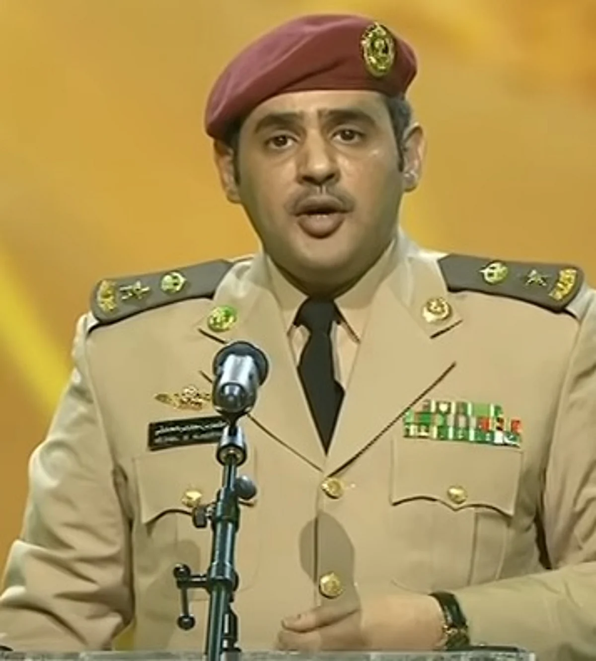 بالفيديو.. الشاعر "الحارثي" يلقي قصيدة حماسية أمام الملك سلمان في افتتاح أوبريت مهرجان الجنادرية 32