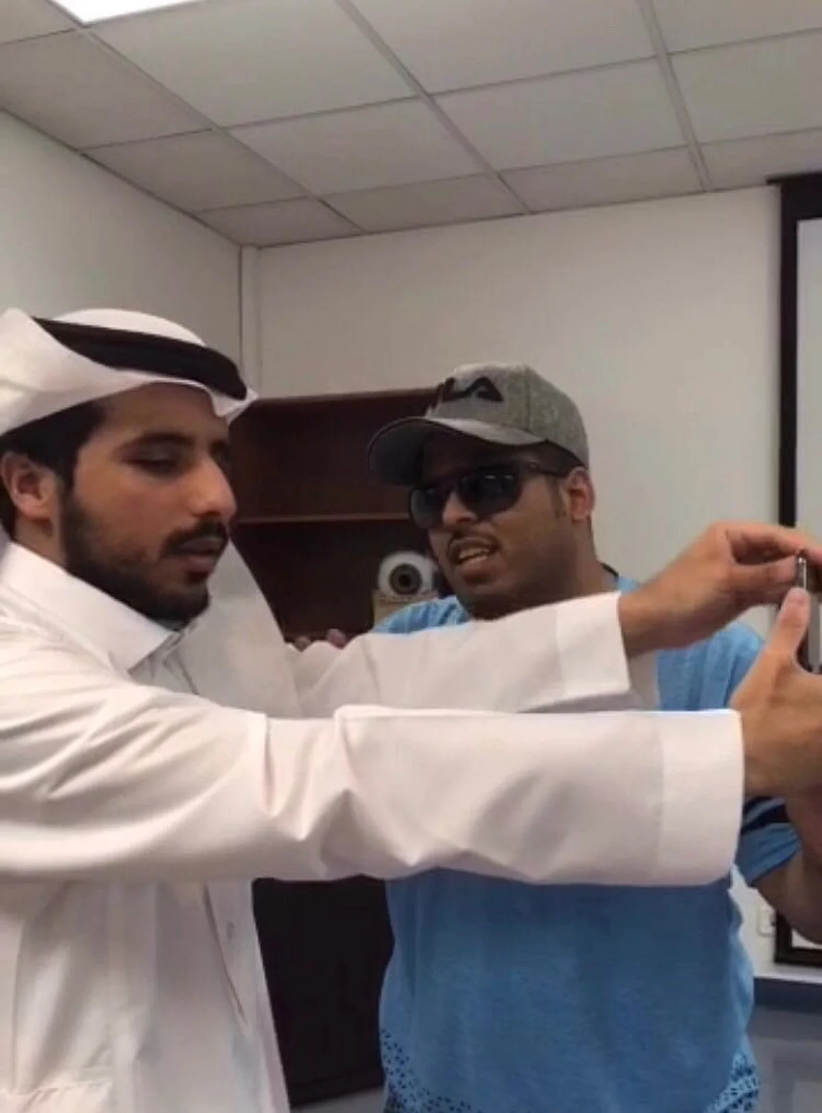 "خالد للعيون" يدرب المكفوفين وضعاف البصر على التعامل مع الإنترنت