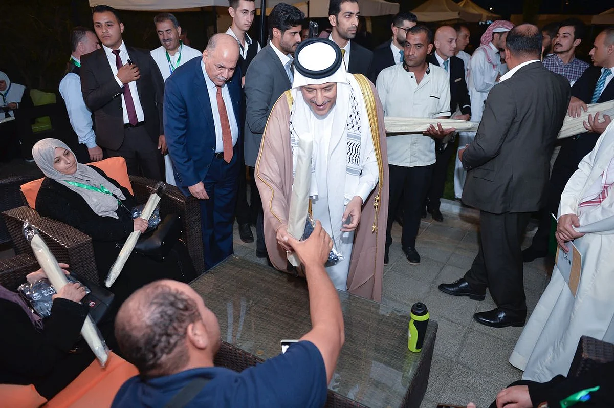 السفير السعودي بالأردن يودّع الحجاج الفلسطينيين من ذوي الشهداء