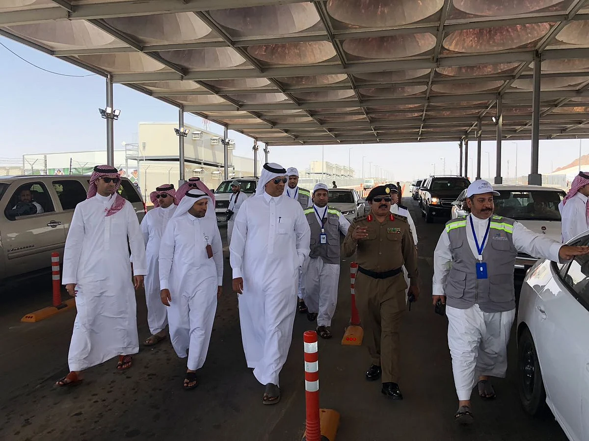 وزير النقل يزور "البهيتة" ويتفقد جهود استقبال الحجاج