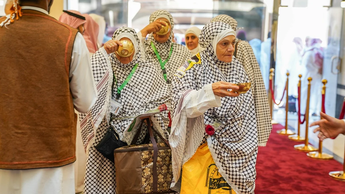 بالصور .. اكتمال وصول ألف حاج من أسر شهداء فلسطين إلى مكة