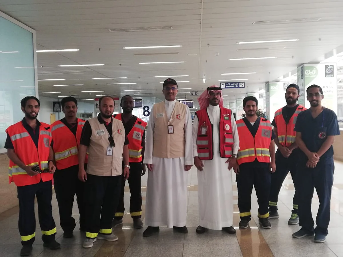 رئيس الهلال الأحمر يتفقد سير العمل الإسعافي بصالات استقبال الحجاج بمطار جدة